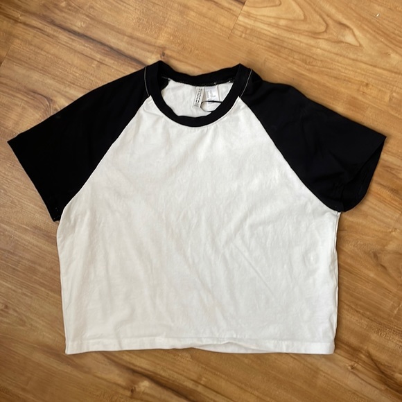 HM Raglan Cropped Tee - Picture 4 of 7